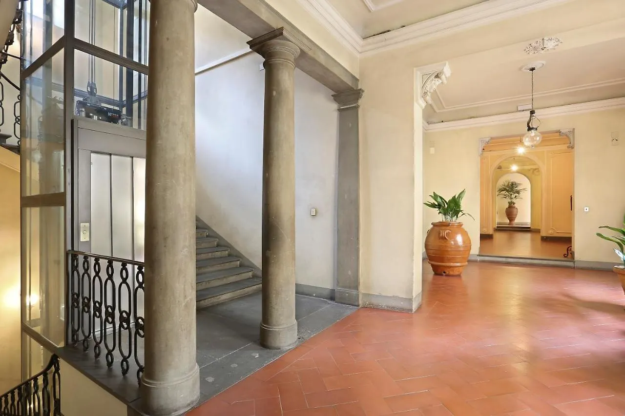 Apt. Salvia Pauline Suites, Palazzo Borghese location